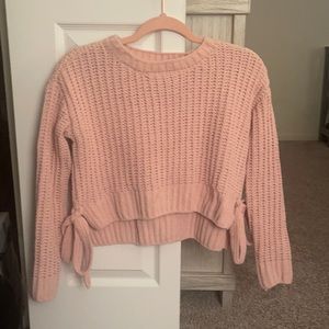 Cute cropped light pink sweater